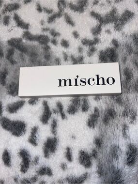 Mischo beauty eyeshadow palette